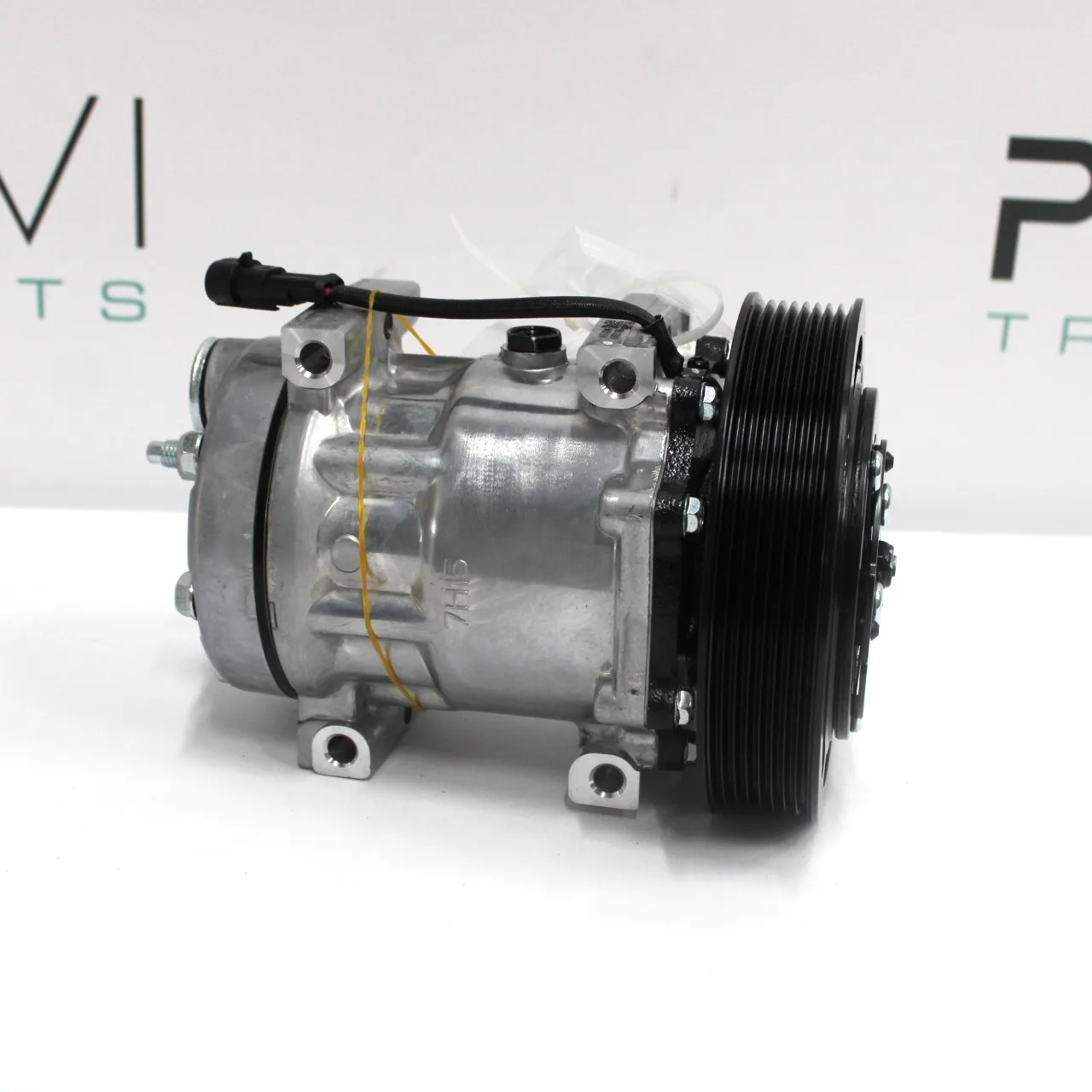 Air conditioning compressor DAF XF106 2046604 - Image 2