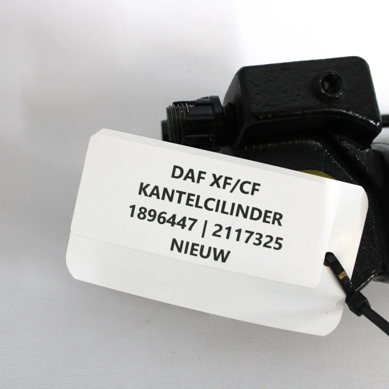 Tilting cylinder DAF XF106 1896447 | 2117325 - Figure 2